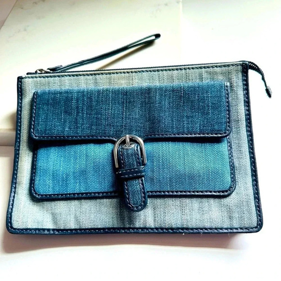 Michael Kors Cooper Medium Wristlet Indigo Light Wash Dark Denim - Picture 2 of 11
